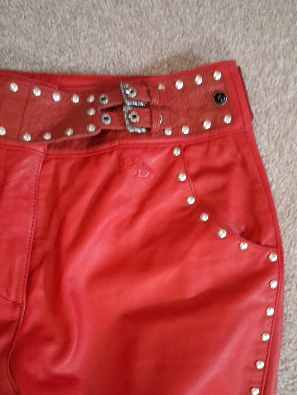 Vintage 2-Piece Harley-Davidson Red Studded Leather Jacket/Pants Set. 2003 (M) - Picture 7 of 16